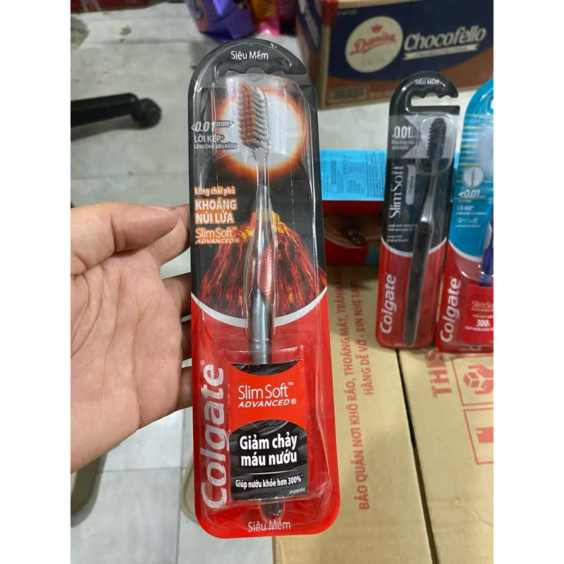 Bàn chải đánh răng Colgate than hoạt tính