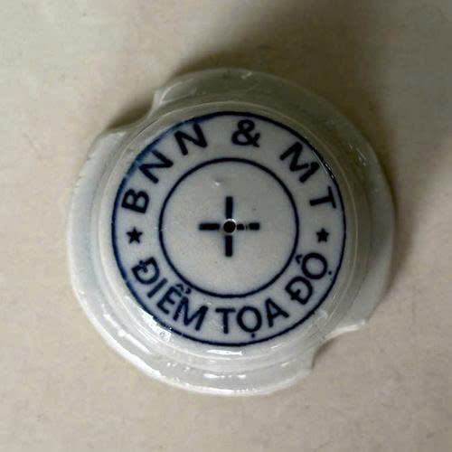 Mốc sứ trắc địa (cái)