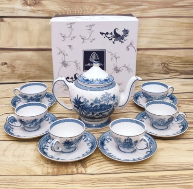 Bộ ấm trà sứ Minh Long (bộ)